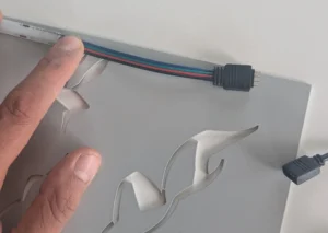 installation cable led sur la plaque